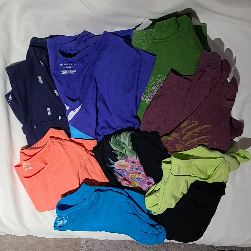 Vibrant Womens Bundle of Clothes Size XL 9 Items